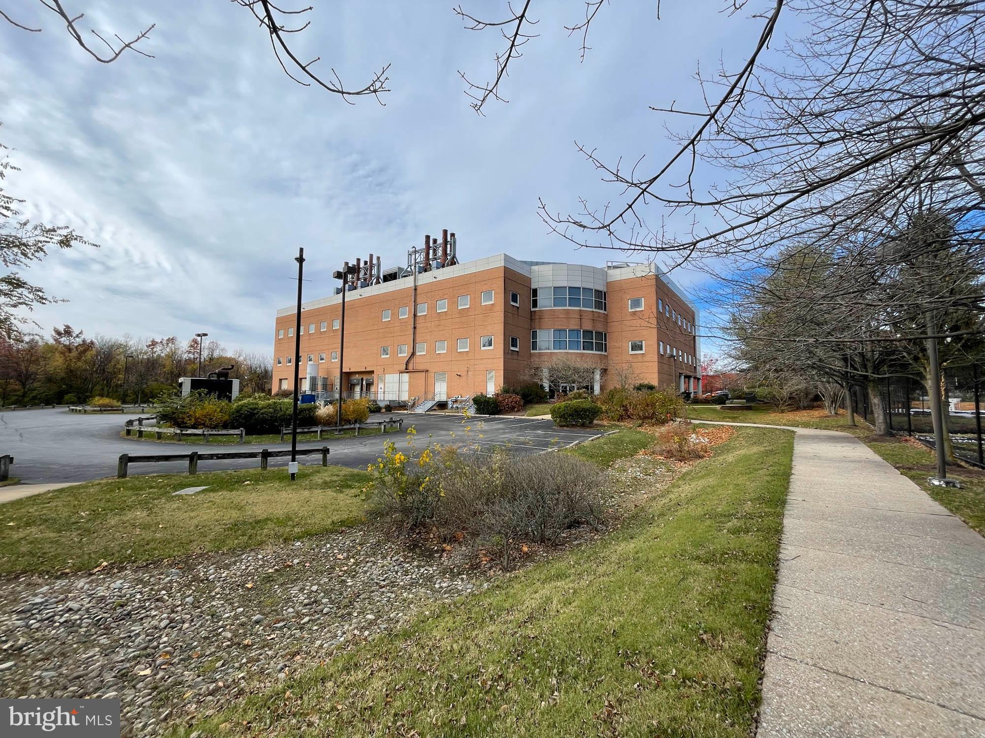 HOLABIRD - Commercial Sale