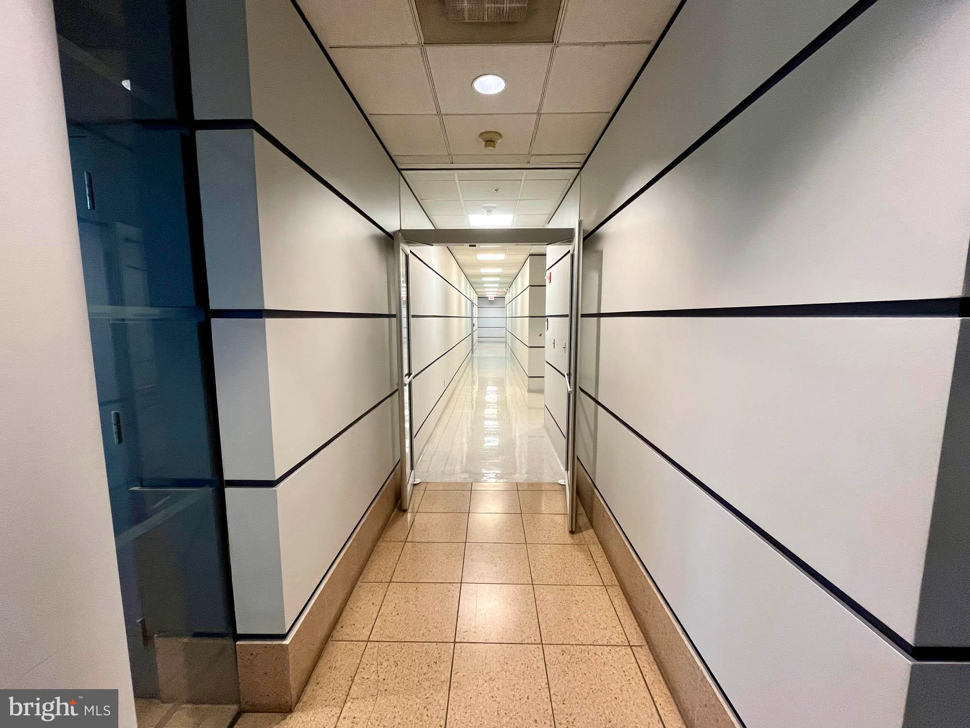 HOLABIRD - Commercial Sale