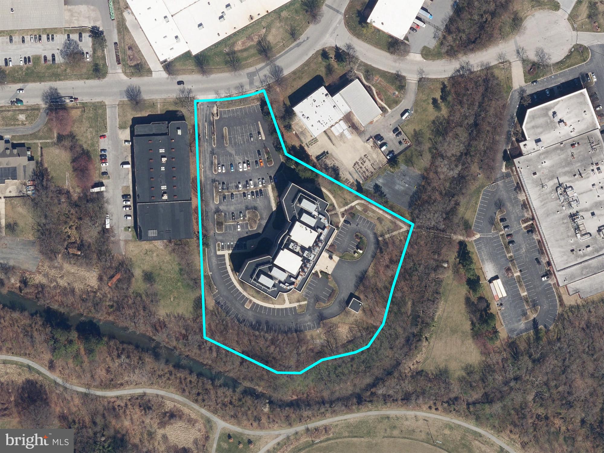 HOLABIRD - Commercial Sale