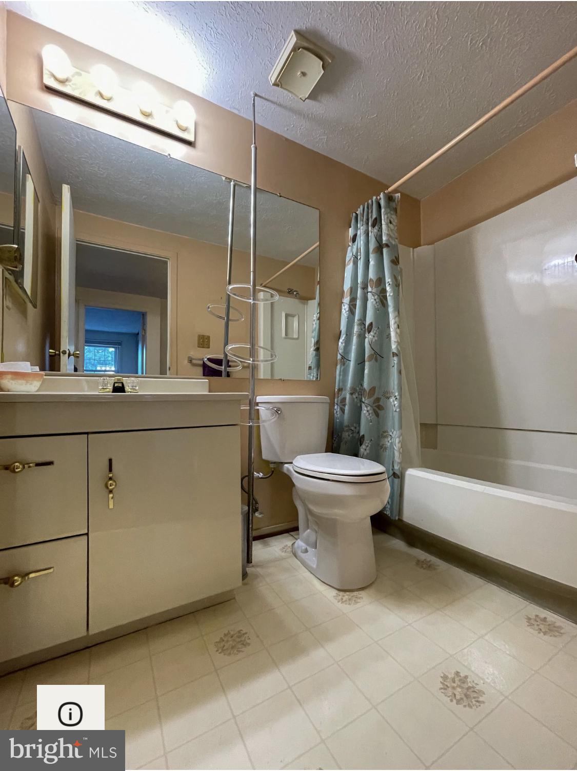 RAMBLING HILLS - Residential