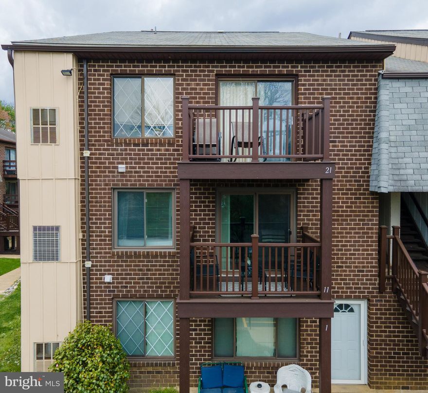Super one bedroom second floor condo in Hilltop. Convenient to community entrance and beautifully maintained, recently updated flooring in living room. Utilities in good condition and read to go.