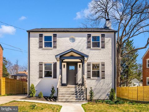 Photo of 10405 Inwood Avenue, SILVER SPRING, MD 20902 (MLS # MDMC2222986)