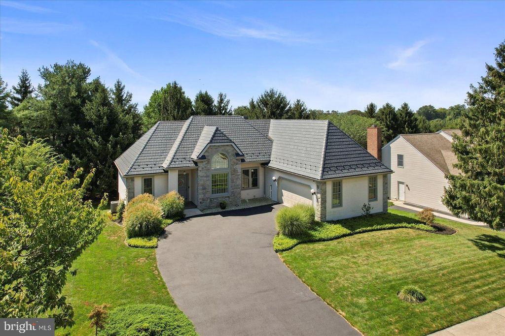 Photo of 3372 Overview Drive, YORK, PA 17406 (MLS # PAYK2088736)