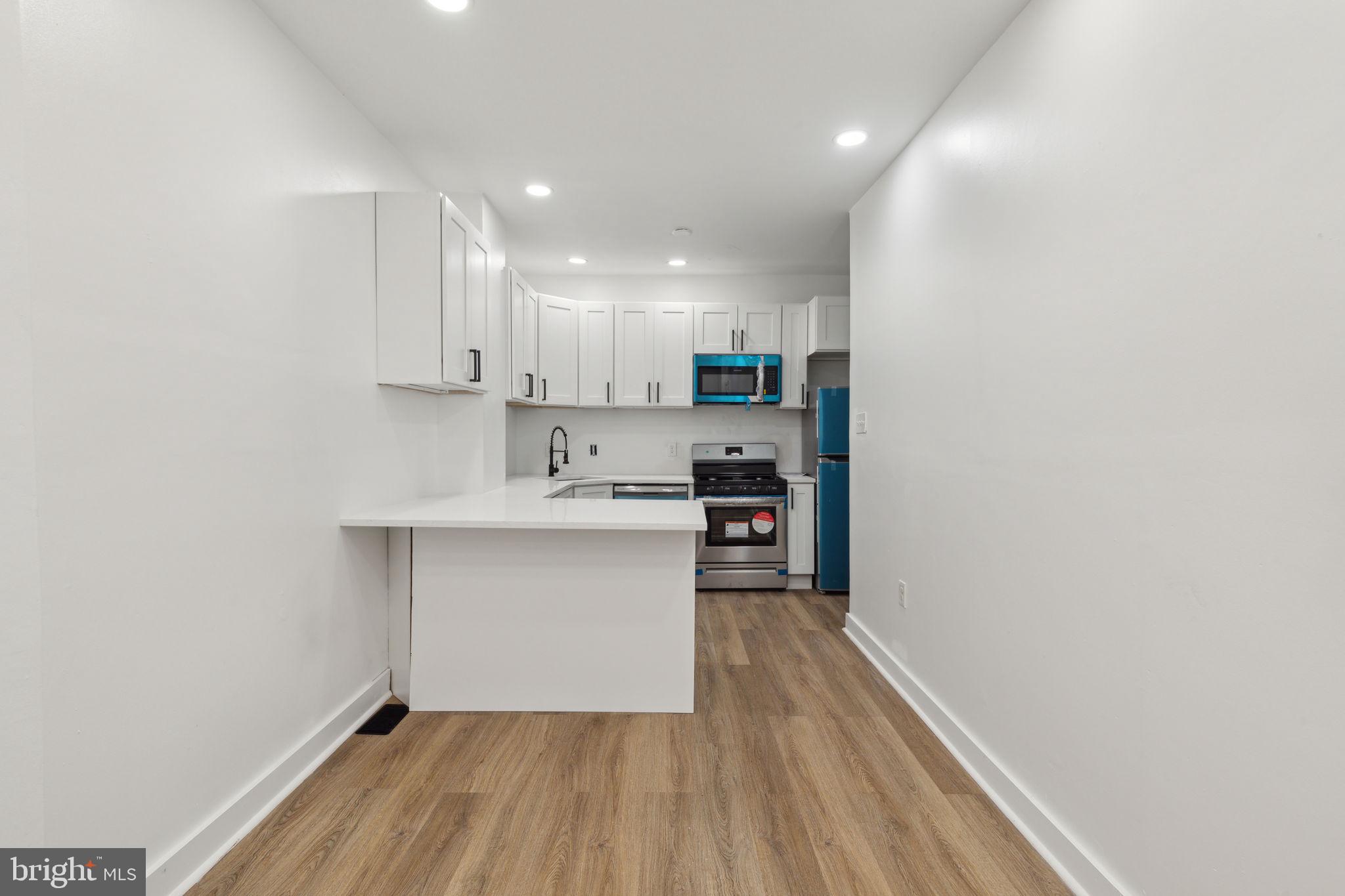 UNIVERSITY CITY - Residential Income