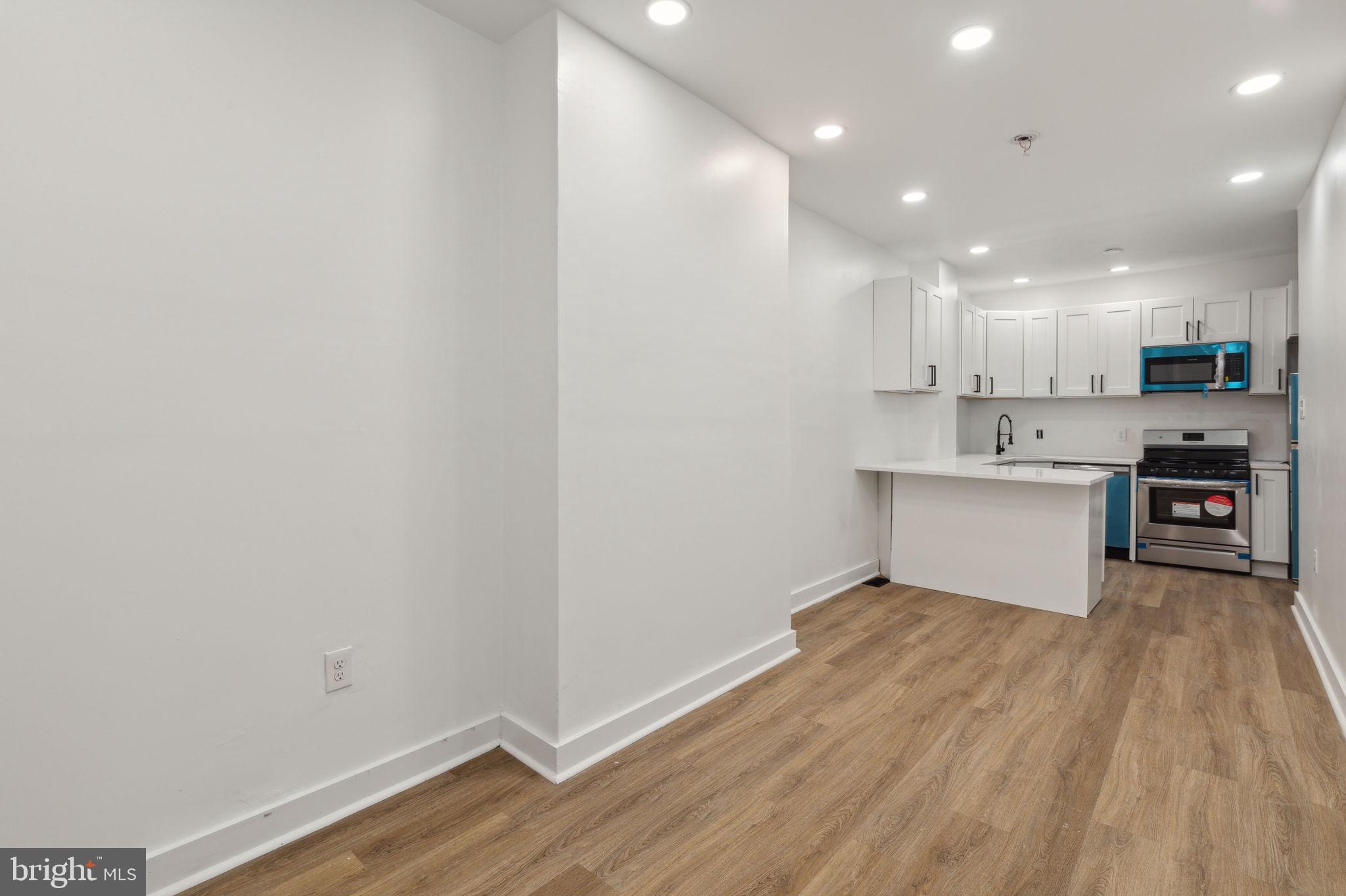 UNIVERSITY CITY - Residential Income