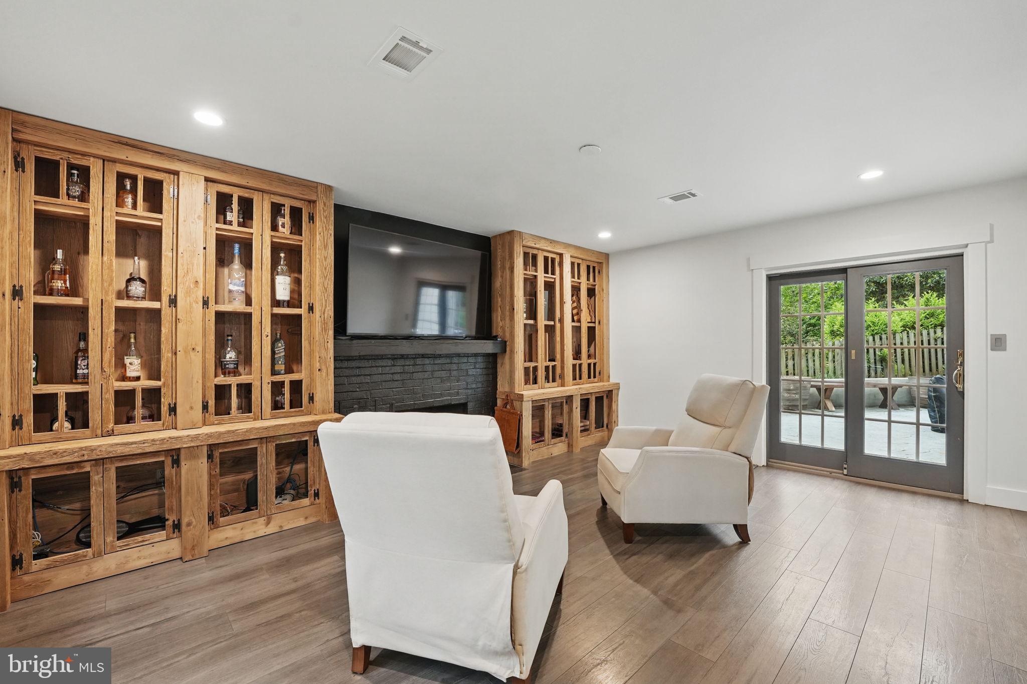 6750 STONEHURST COURT