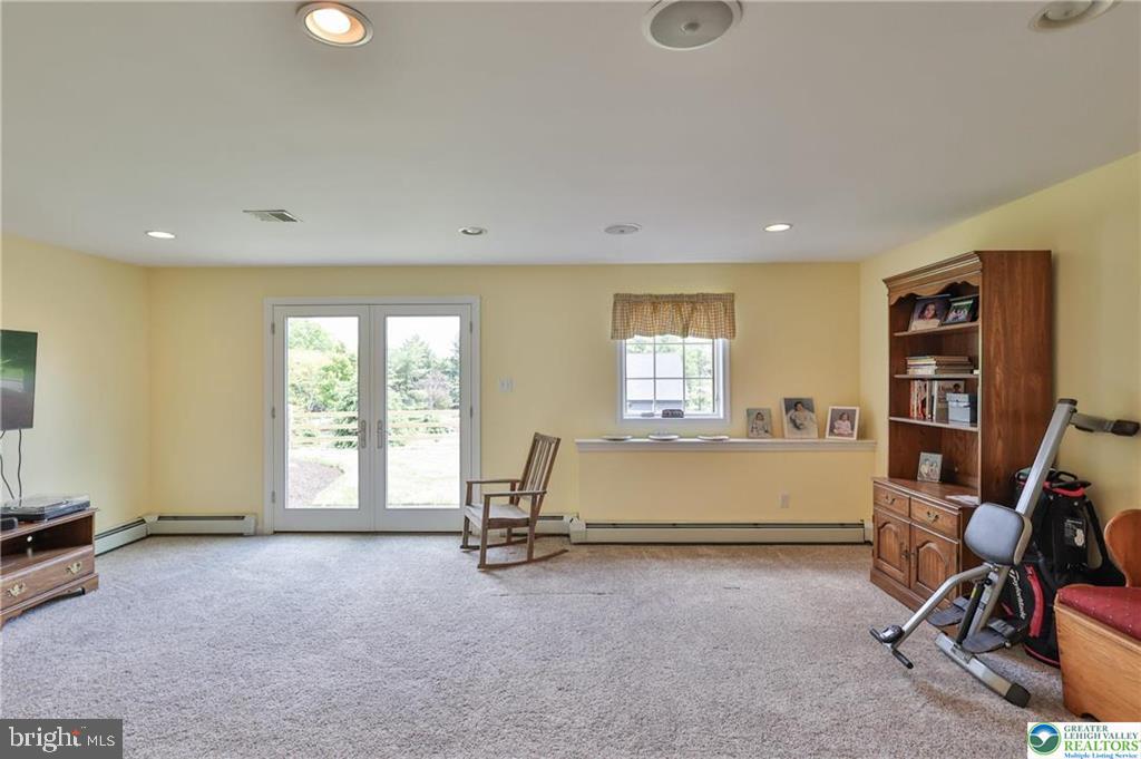 FAR VIEW FARMS - Residential