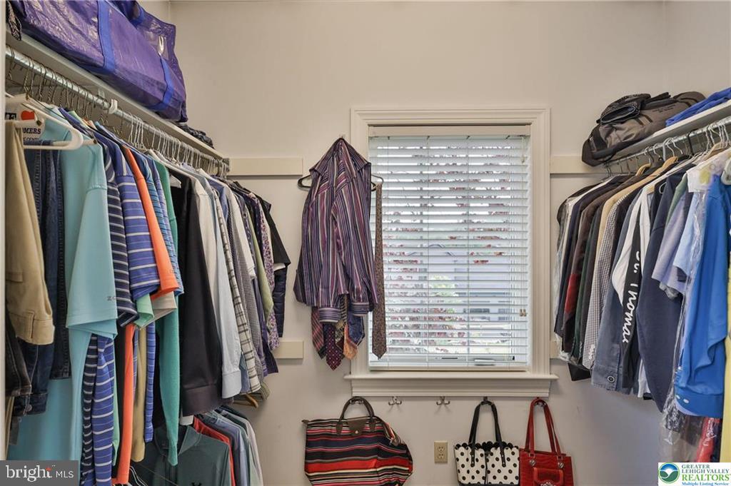 FAR VIEW FARMS - Residential