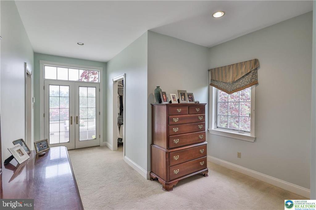 FAR VIEW FARMS - Residential