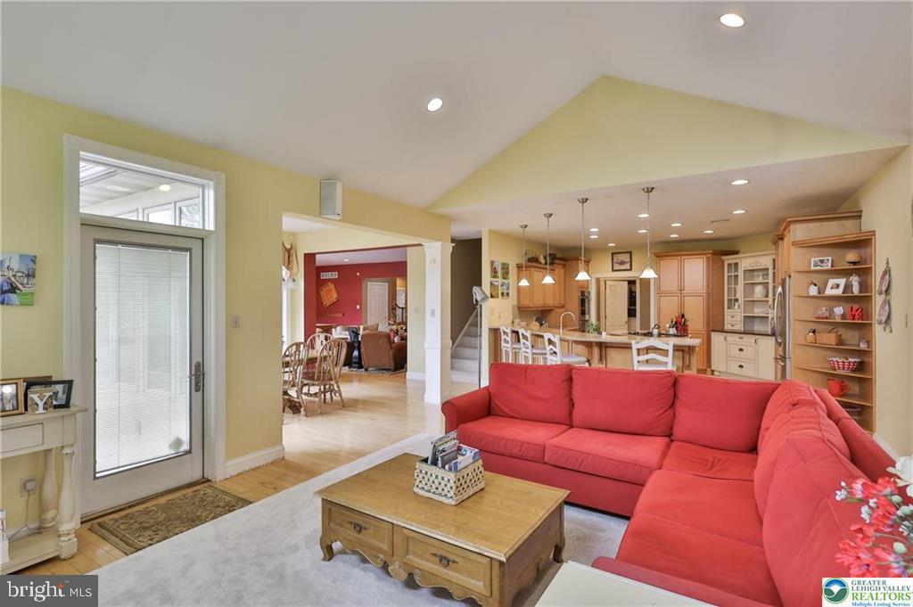 FAR VIEW FARMS - Residential