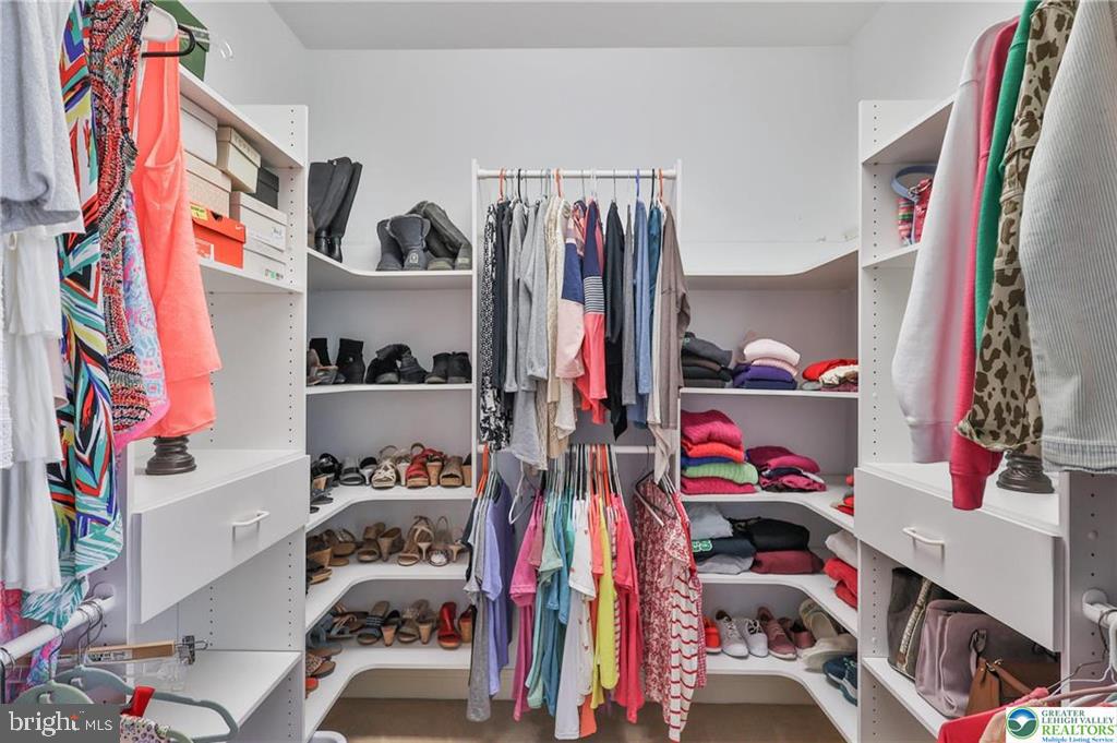 FAR VIEW FARMS - Residential