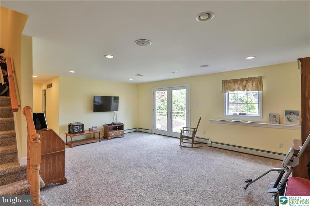 FAR VIEW FARMS - Residential