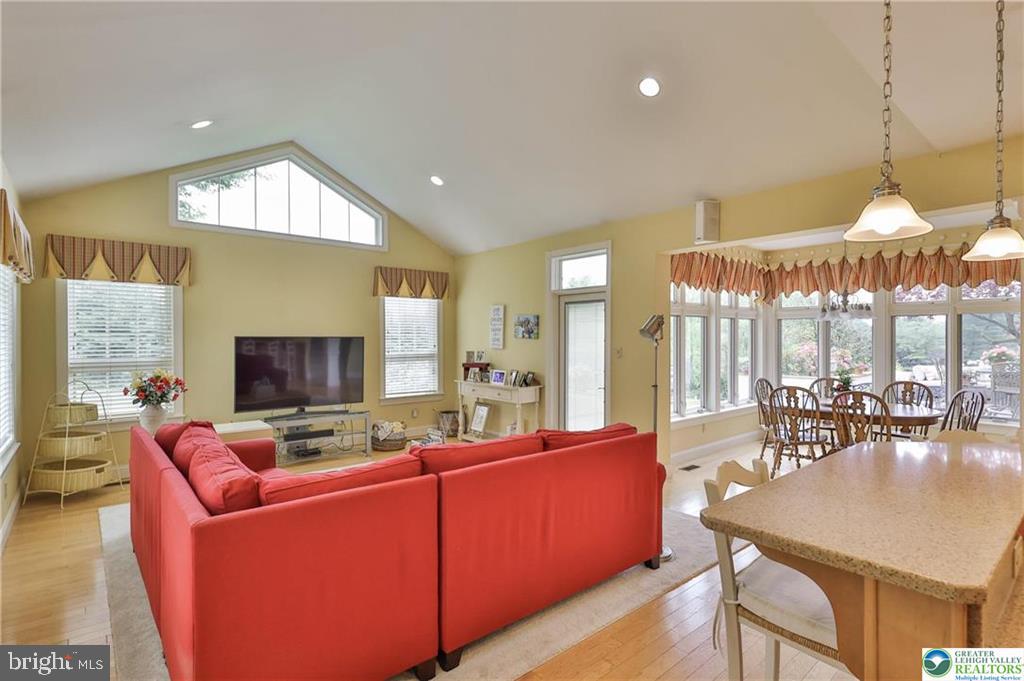 FAR VIEW FARMS - Residential