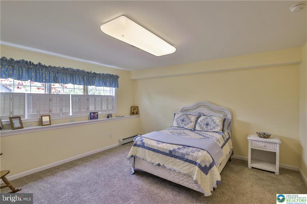 FAR VIEW FARMS - Residential