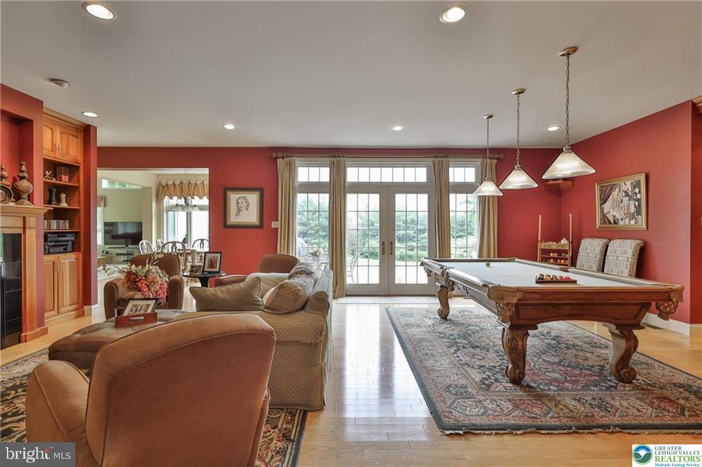 FAR VIEW FARMS - Residential