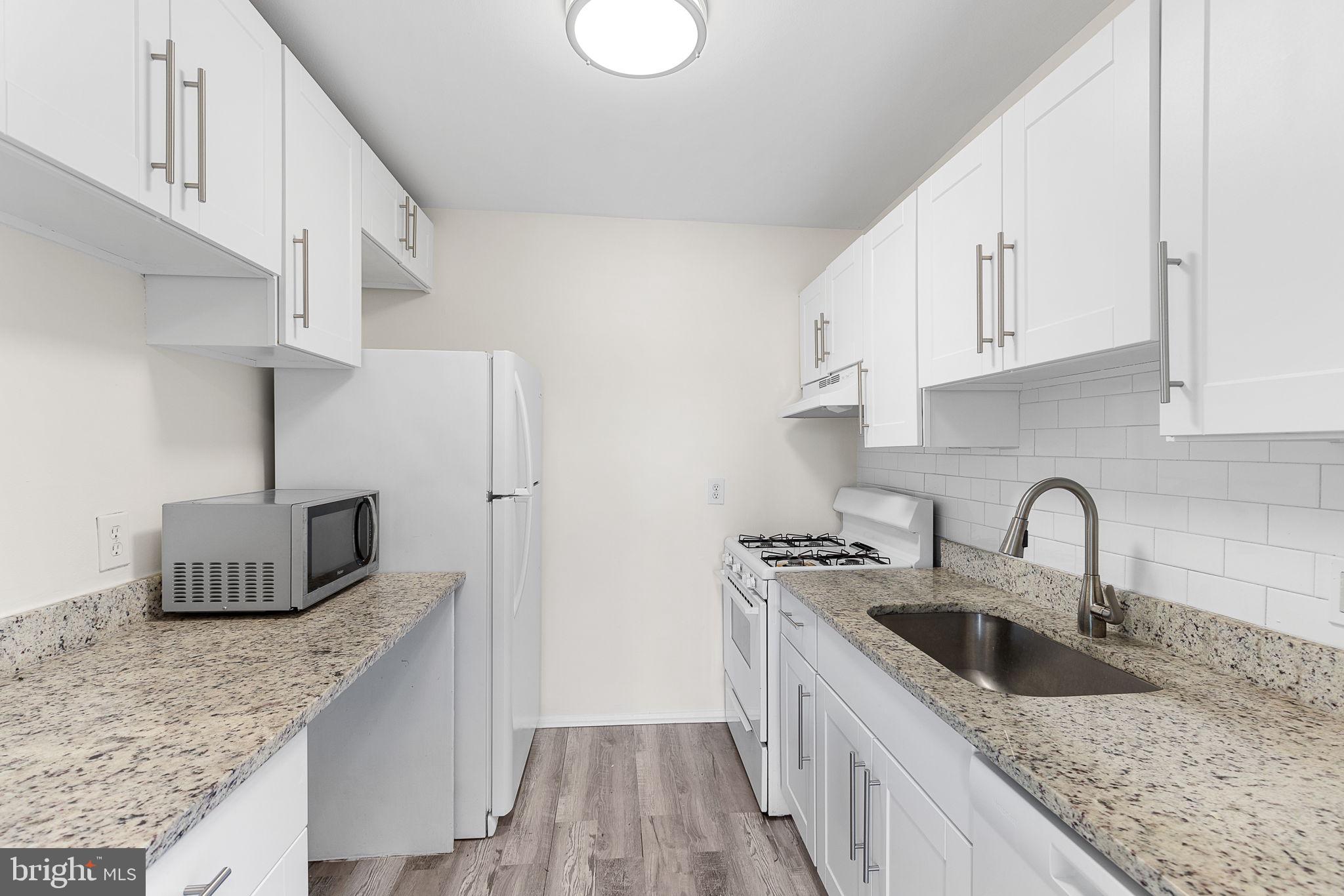 YORKTOWNE SQUARE - Residential