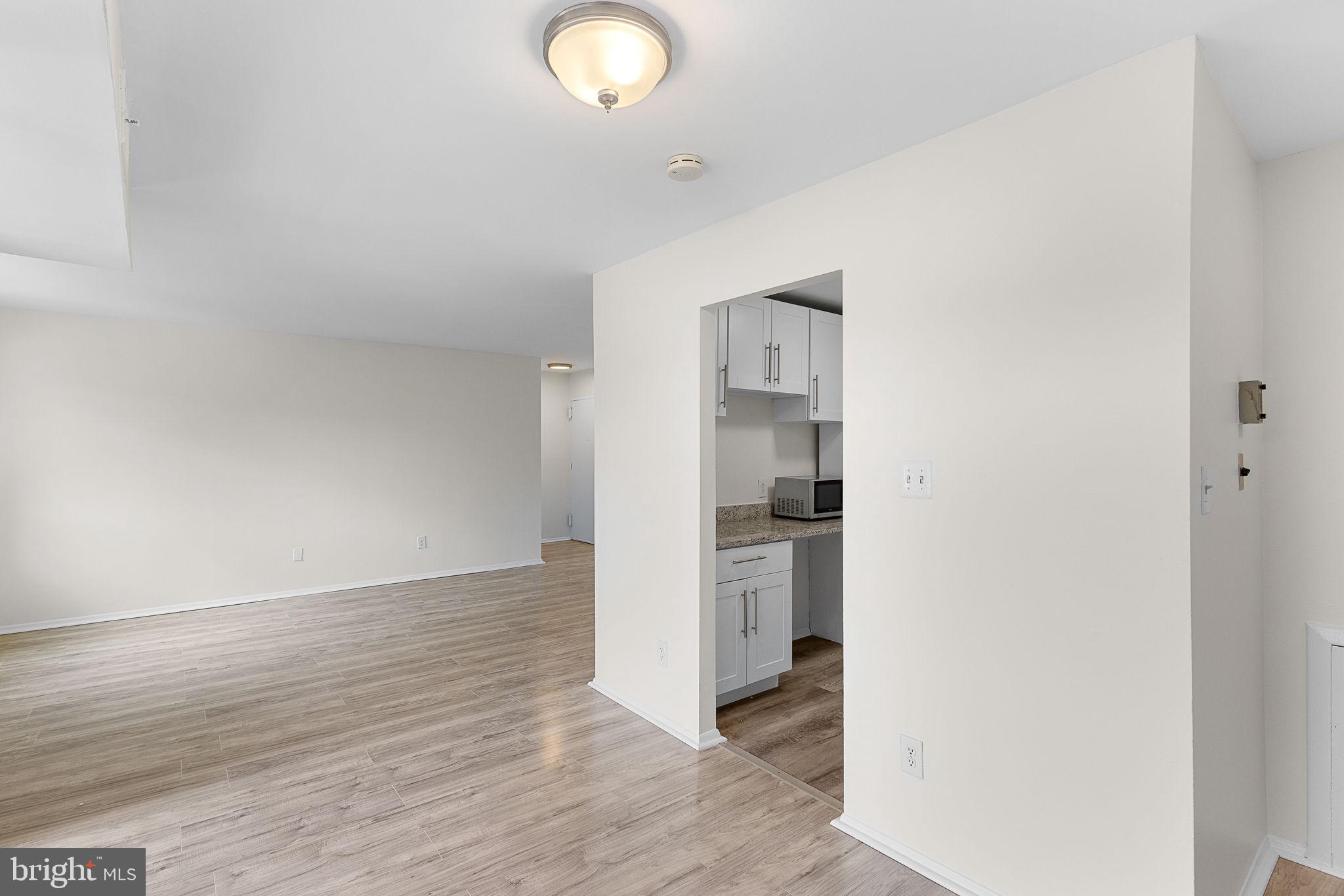 YORKTOWNE SQUARE - Residential