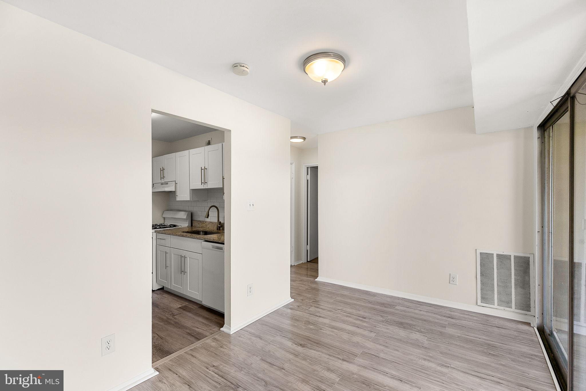 YORKTOWNE SQUARE - Residential