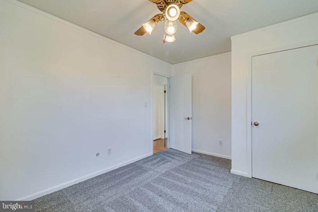 WHITE HALL - Residential