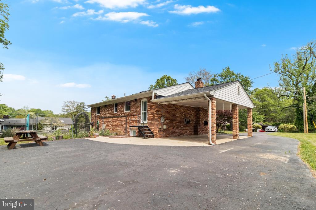 WHITE HALL - Residential