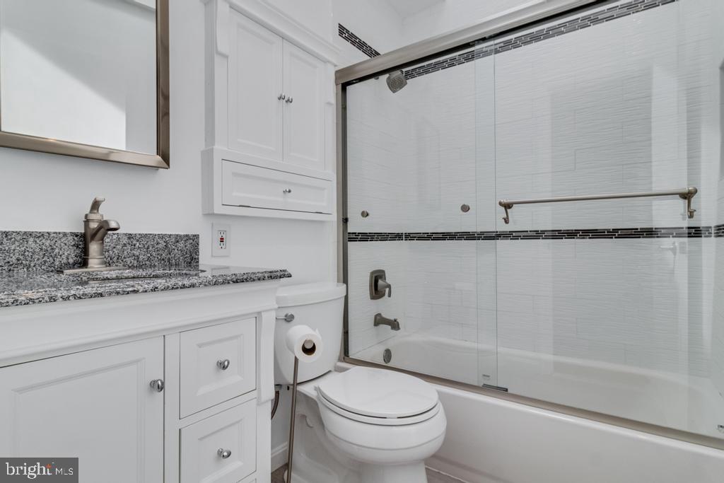 WHITE HALL - Residential