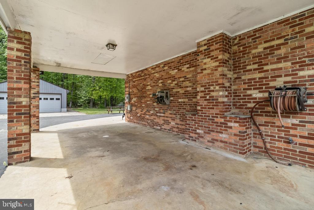 WHITE HALL - Residential