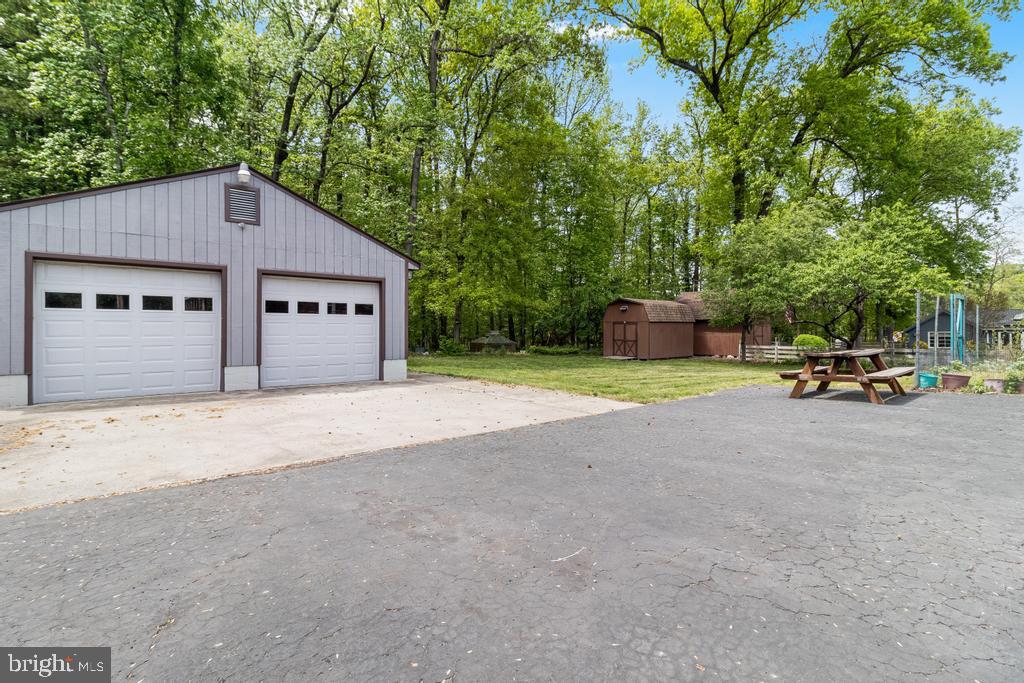 WHITE HALL - Residential