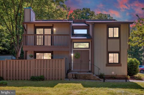 Photo of 2215 Glencourse Lane, RESTON, VA 20191 (MLS # VAFX2315858)