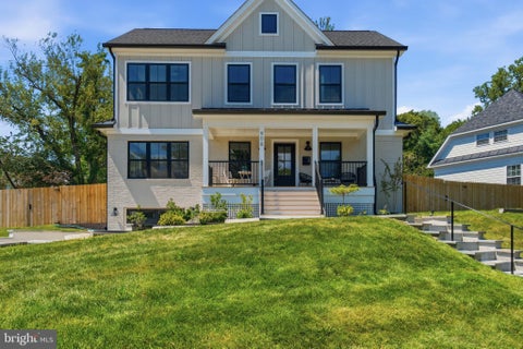 Photo of 908 W Taylor Run Parkway, ALEXANDRIA, VA 22302 (MLS # VAAX2065692)