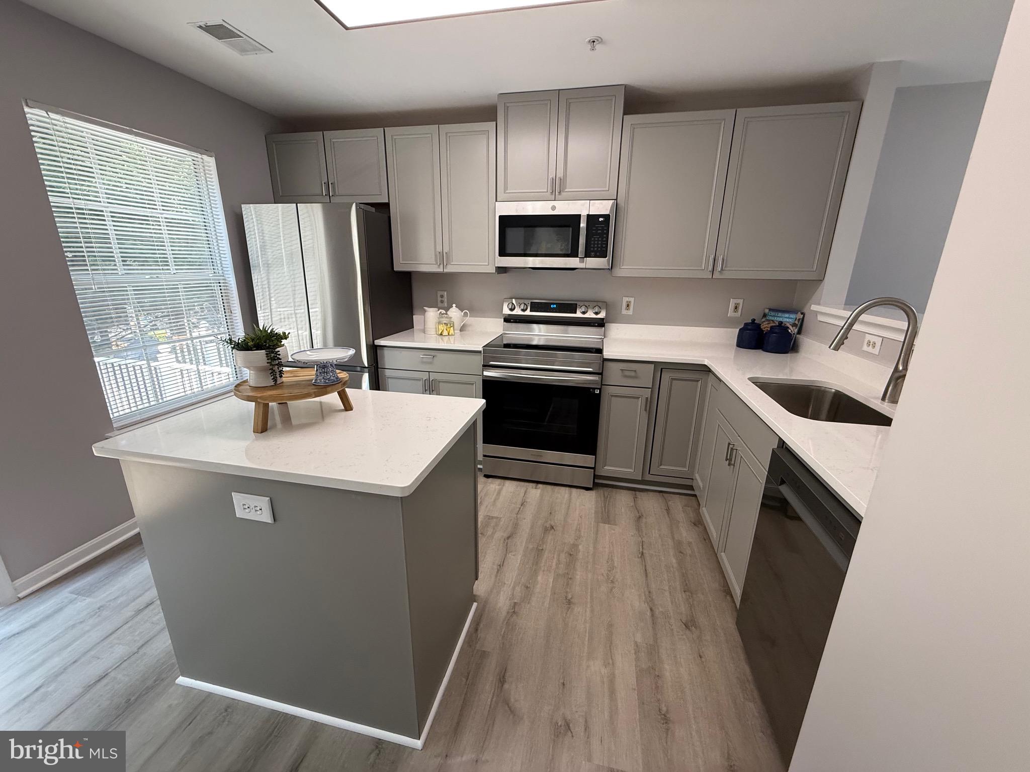 CEDAR GROVE AT CROFTON - Residential