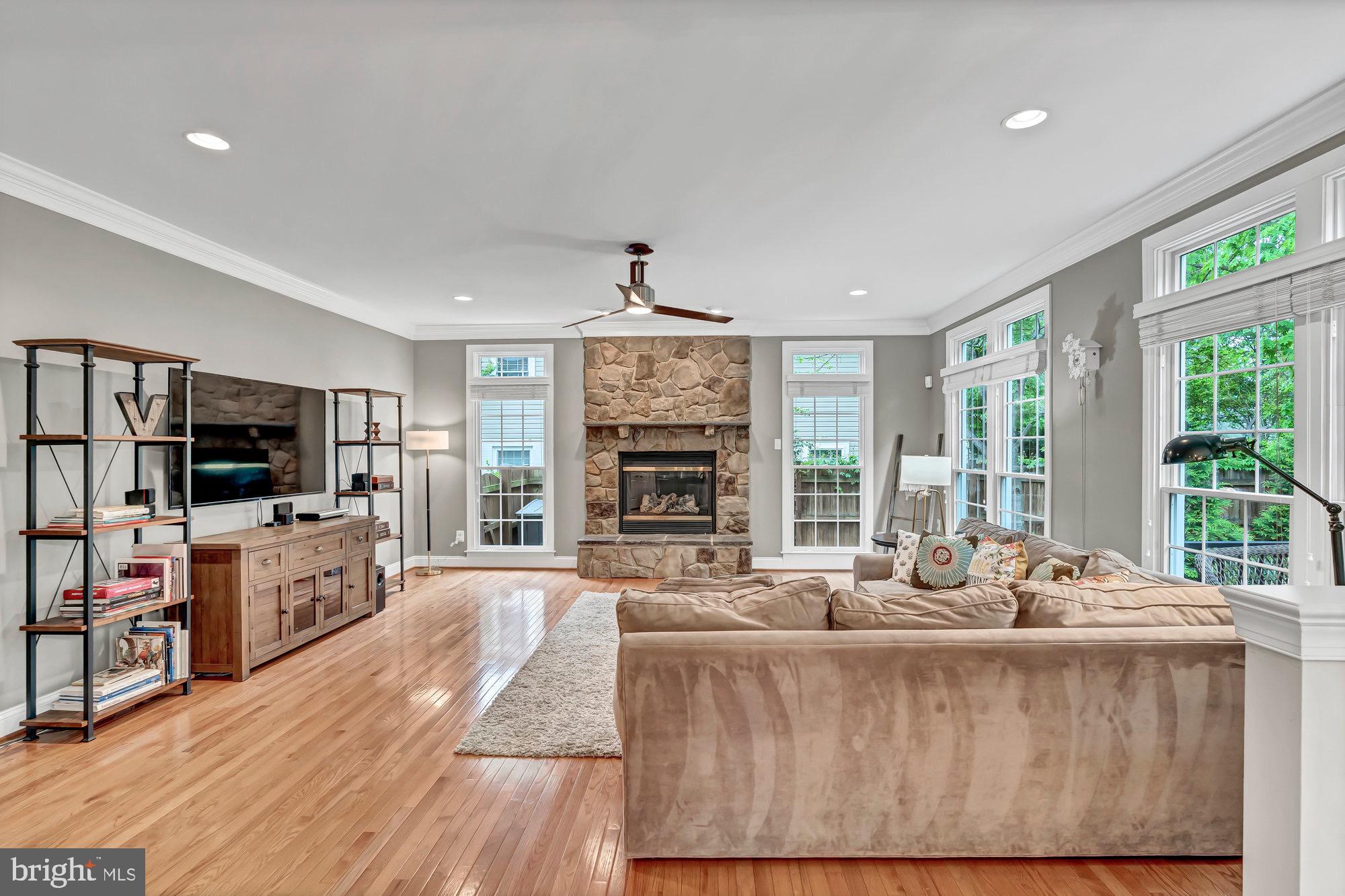 VIENNA WOODS - Residential