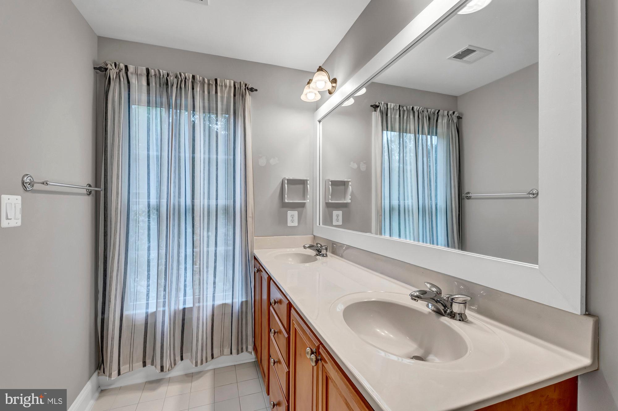 VIENNA WOODS - Residential