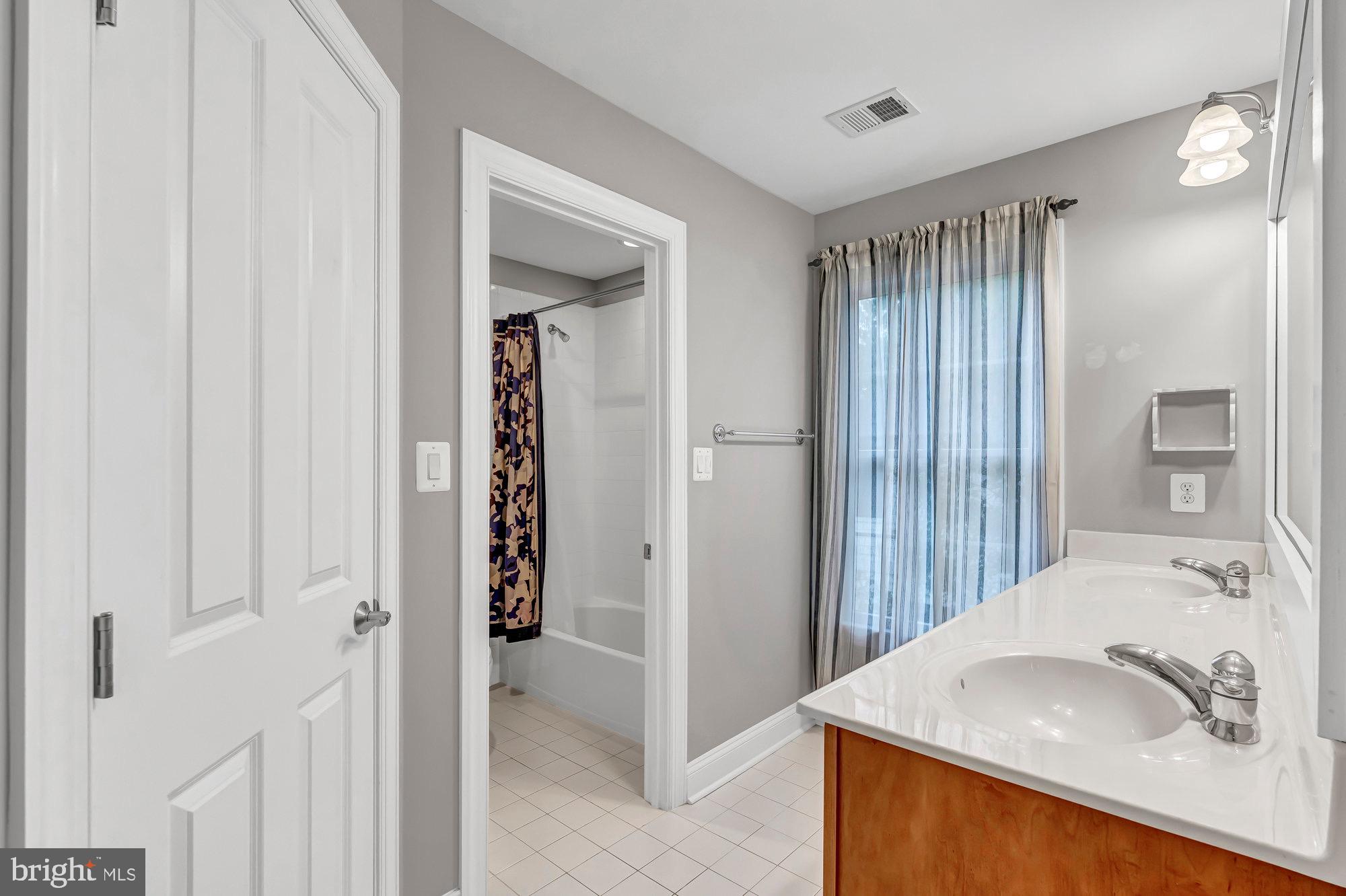 VIENNA WOODS - Residential