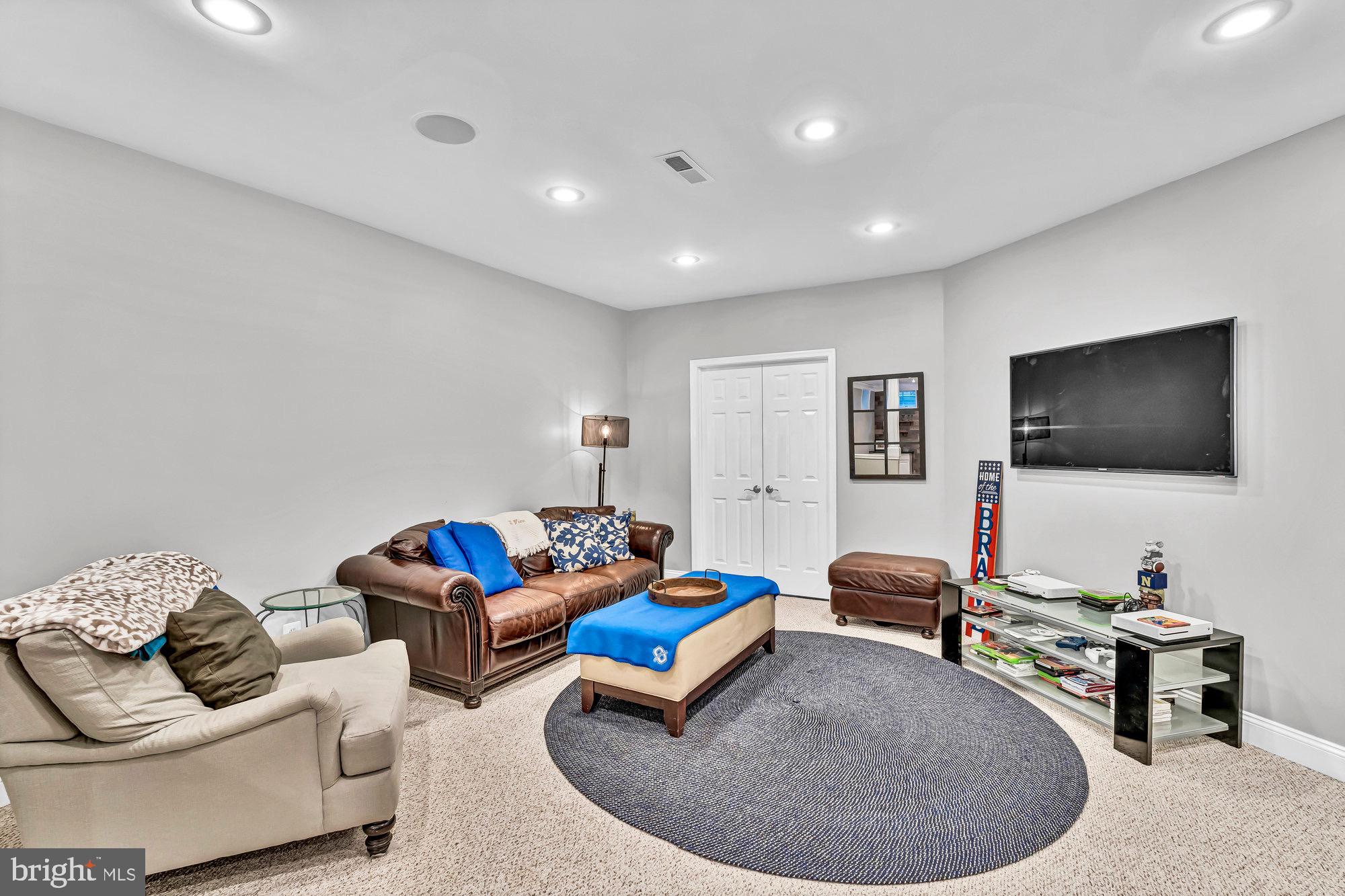 VIENNA WOODS - Residential