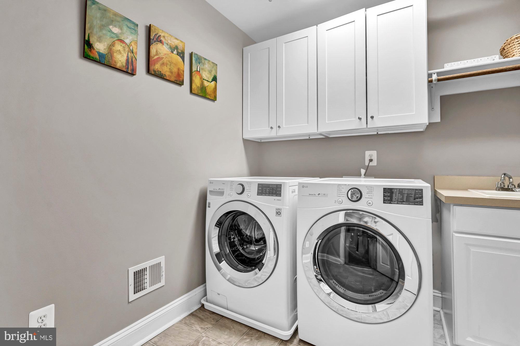 VIENNA WOODS - Residential