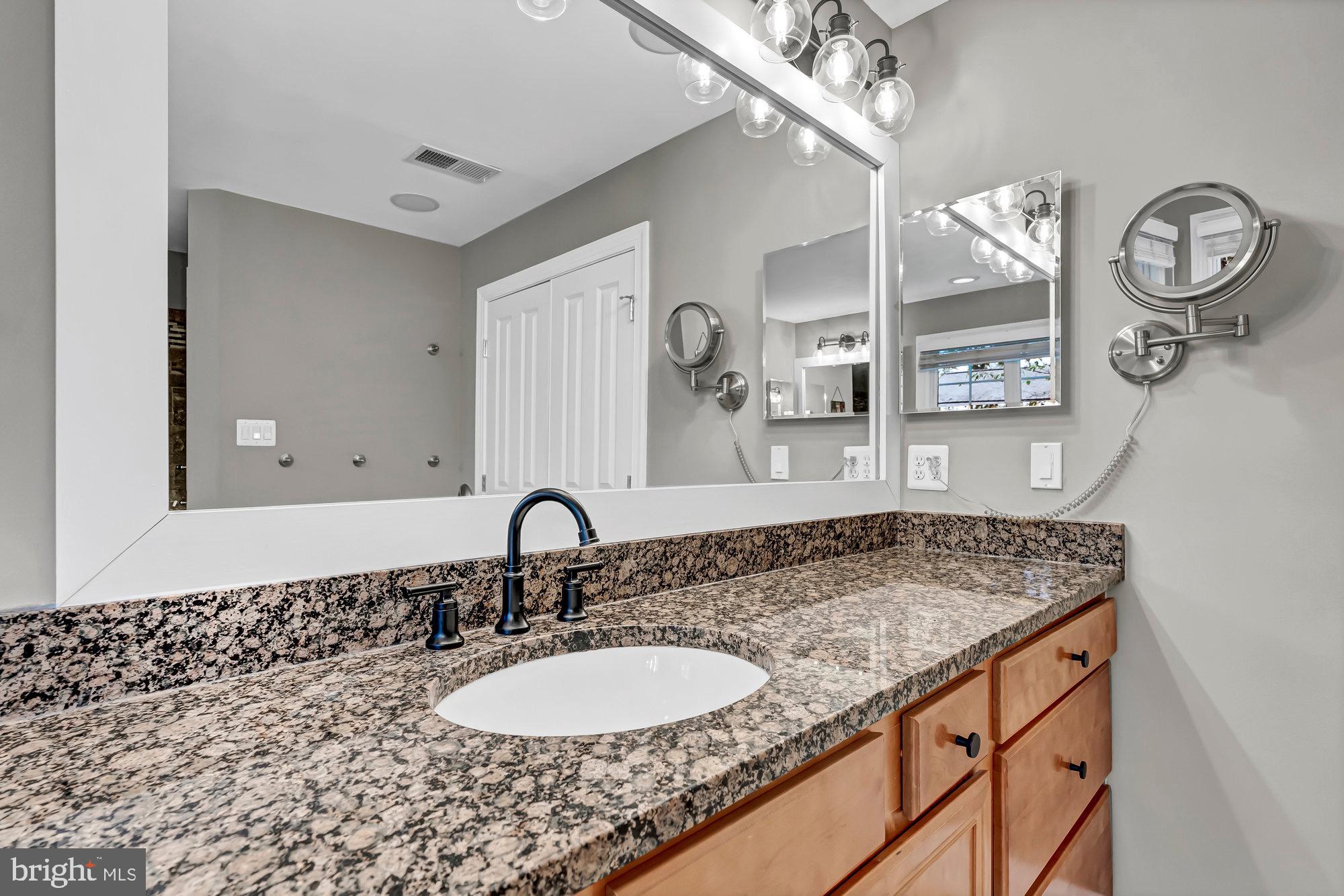 VIENNA WOODS - Residential