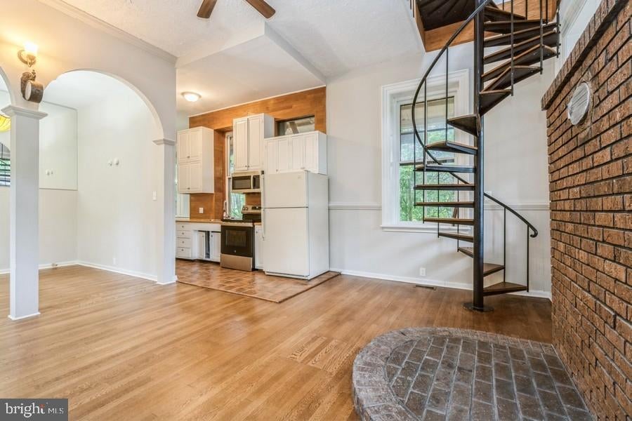 16 RAILROAD PLACE