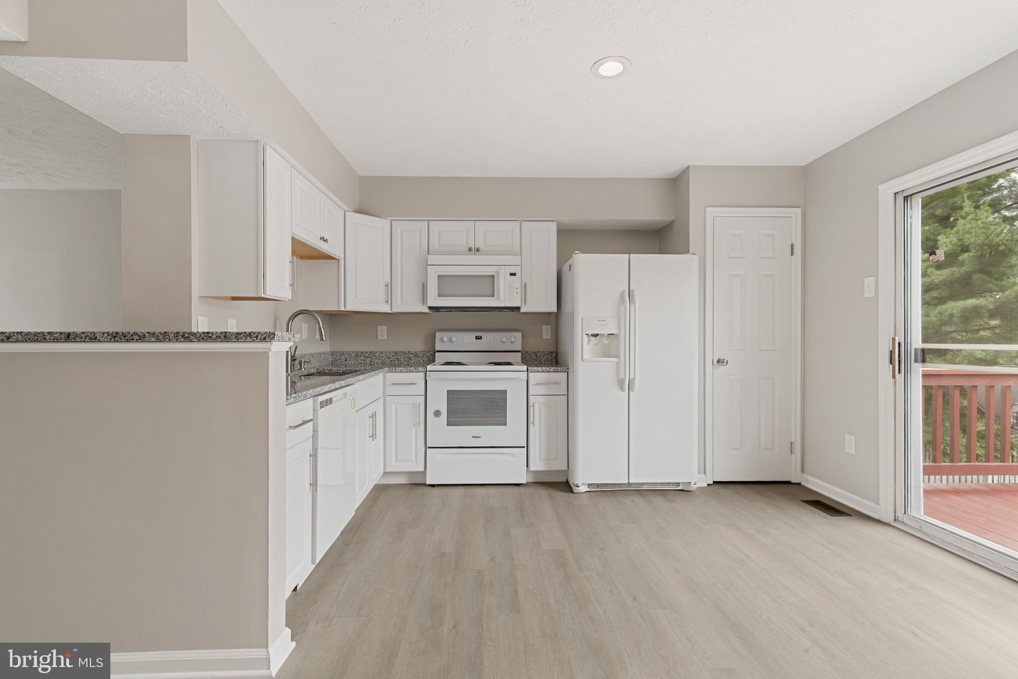 LAUREL WOODS - Residential Lease