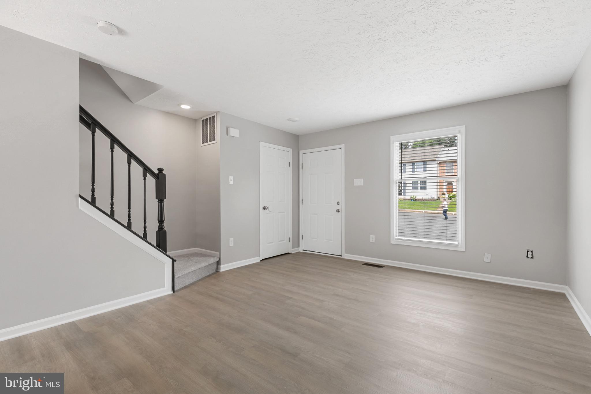 LAUREL WOODS - Residential Lease
