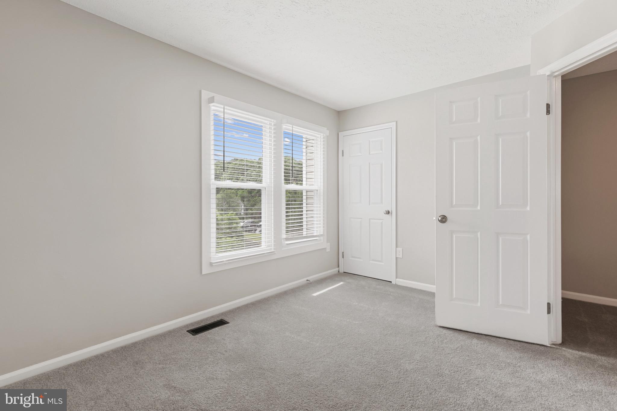 LAUREL WOODS - Residential Lease