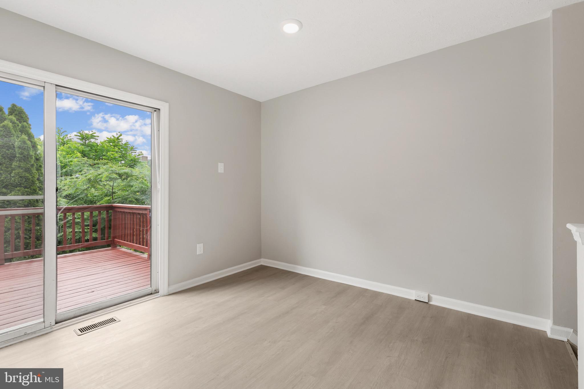 LAUREL WOODS - Residential Lease