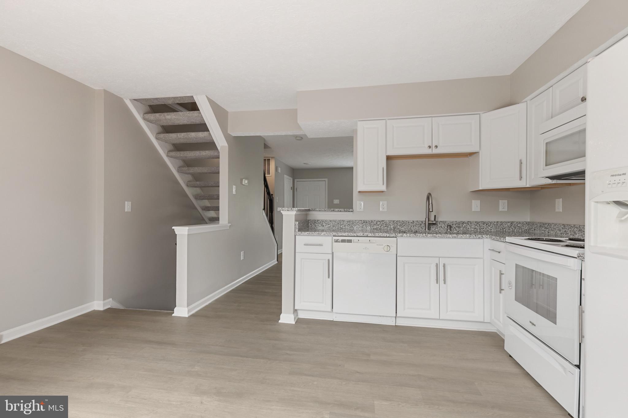 LAUREL WOODS - Residential Lease