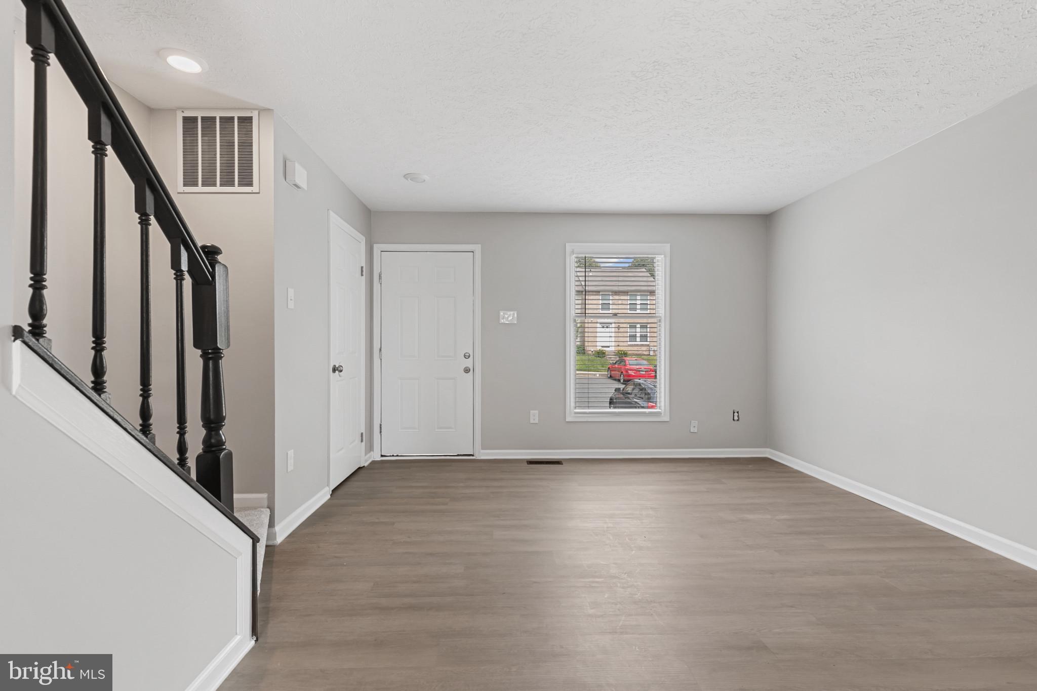 LAUREL WOODS - Residential Lease