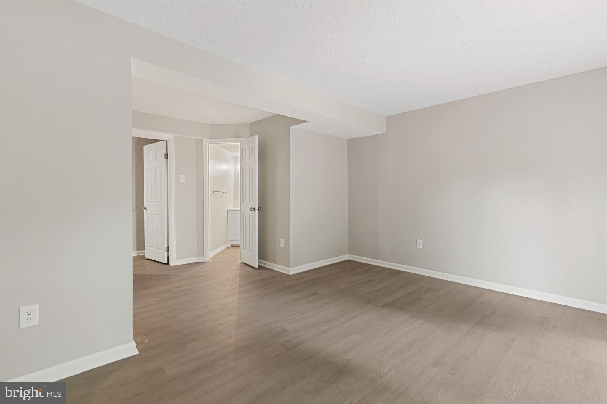 LAUREL WOODS - Residential Lease