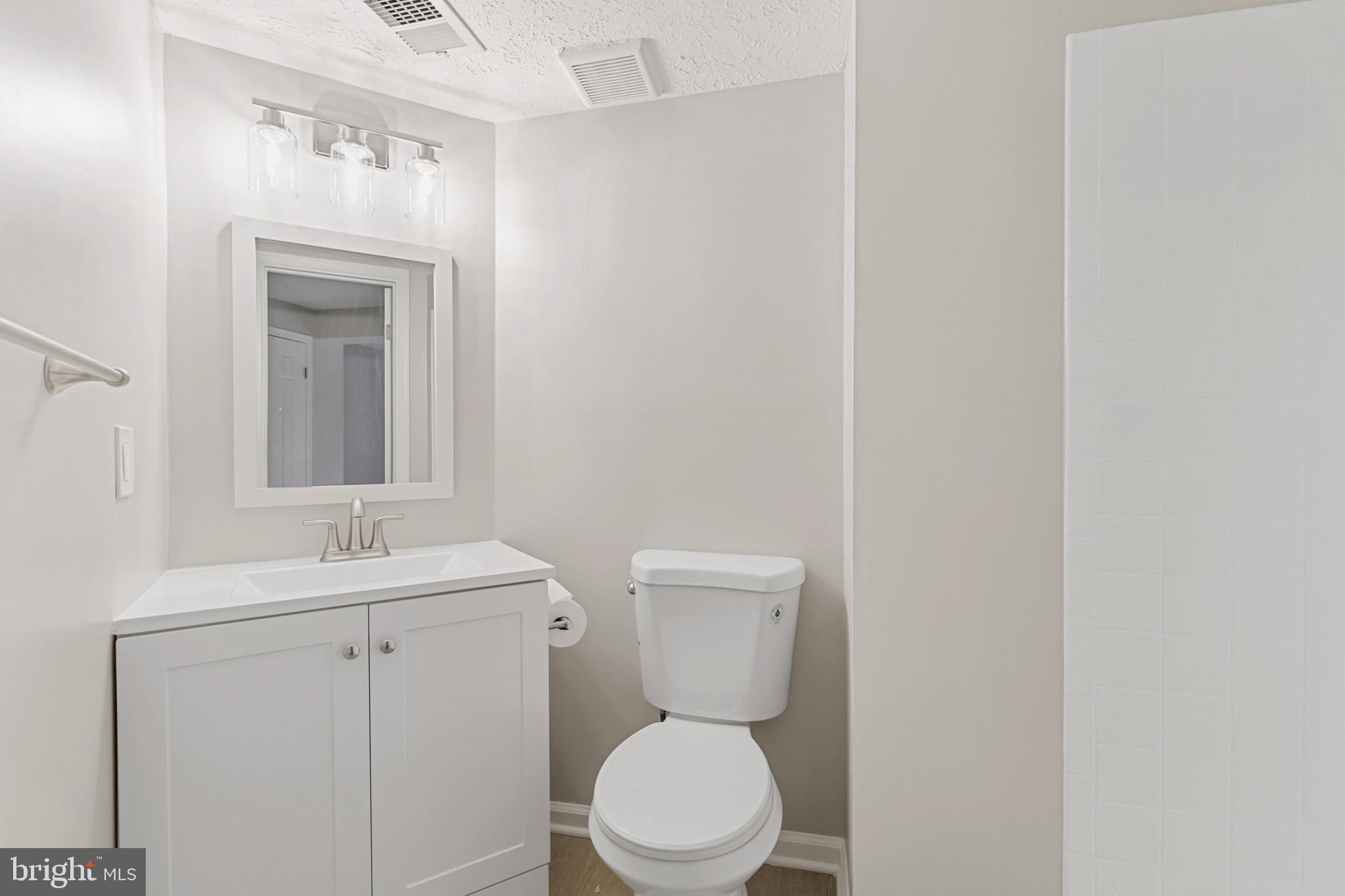 LAUREL WOODS - Residential Lease