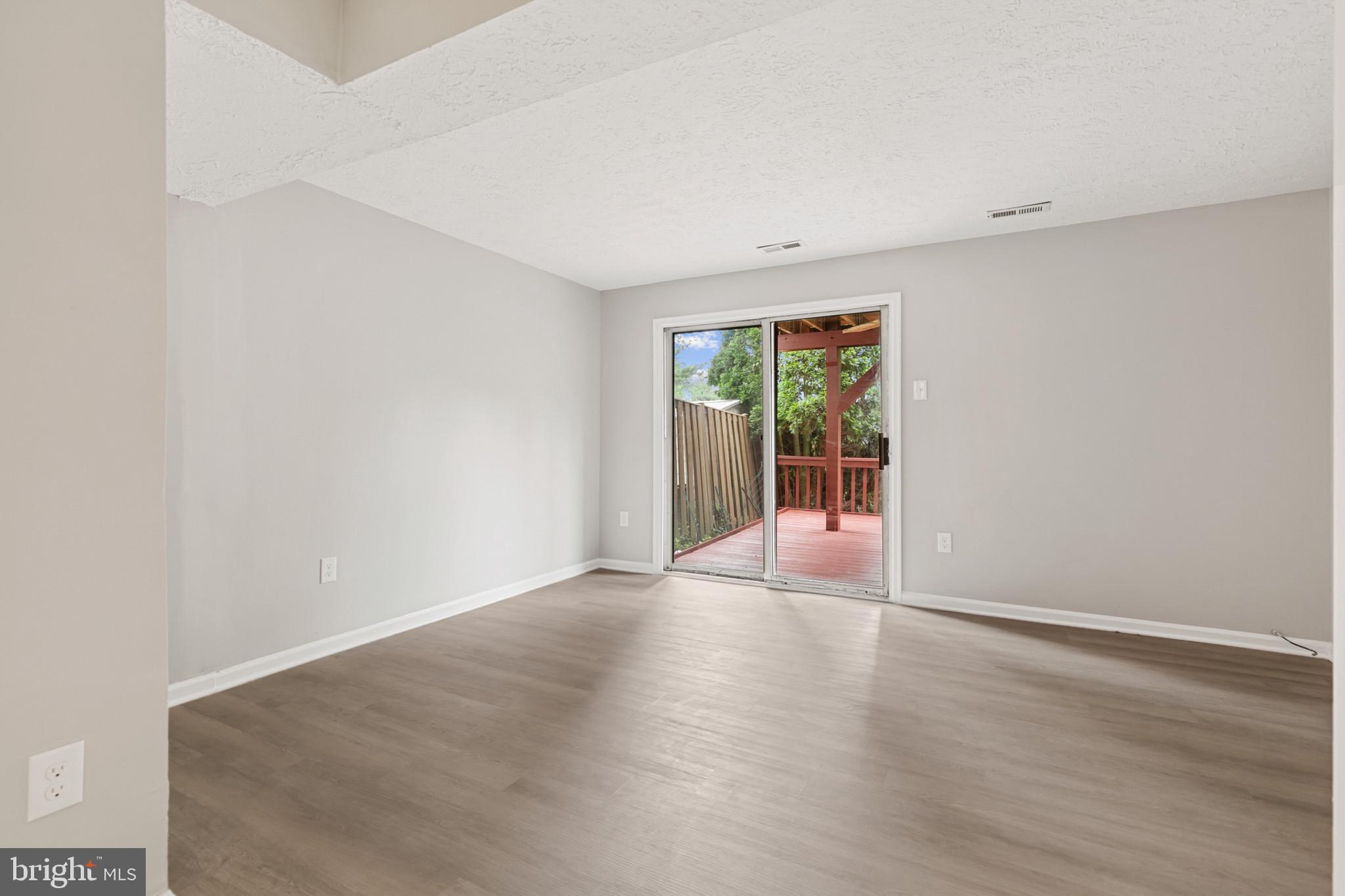 LAUREL WOODS - Residential Lease
