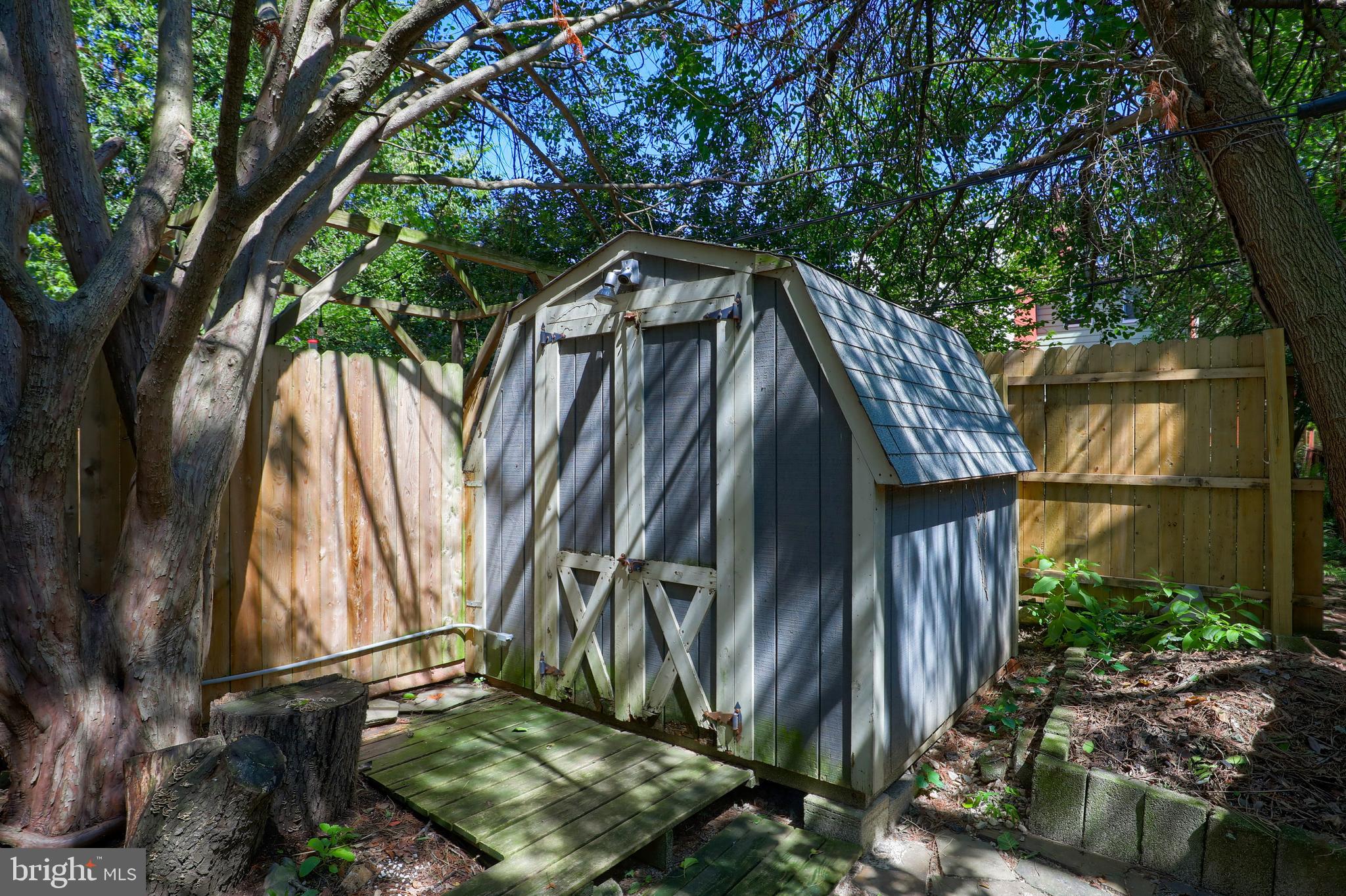 CHESTNUT HILL - Residential