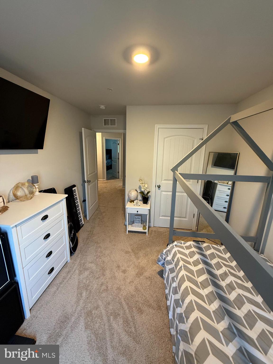 HUNTINGFIELDS - Residential