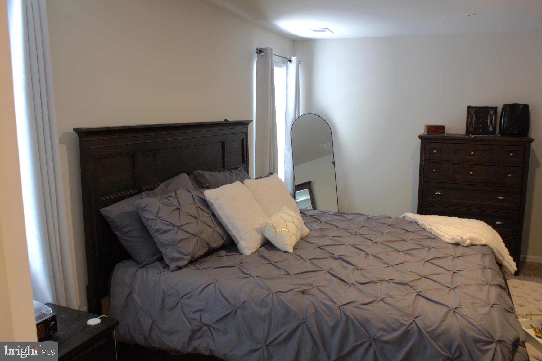 HUNTINGFIELDS - Residential