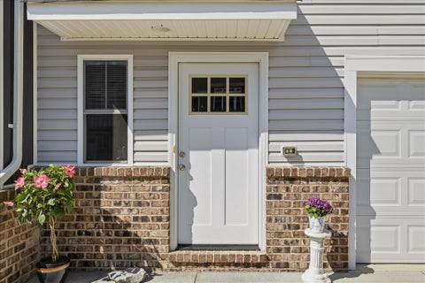 Townhouse For Sale - 117 Coralyrose Ct Ct<br/> WINCHESTER, VA 22602